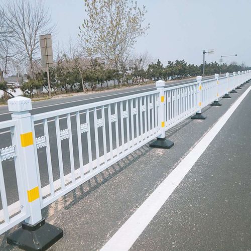 锌钢道路护栏价格低,性价比高,因此被广泛应用于市政工程,道路,工厂